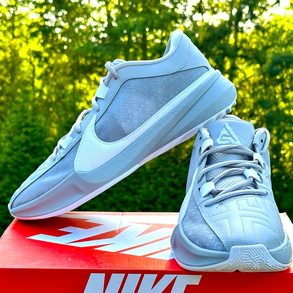 Nike Men's Light Gray and White Giannis Zoom Freak 5 basketball shoes